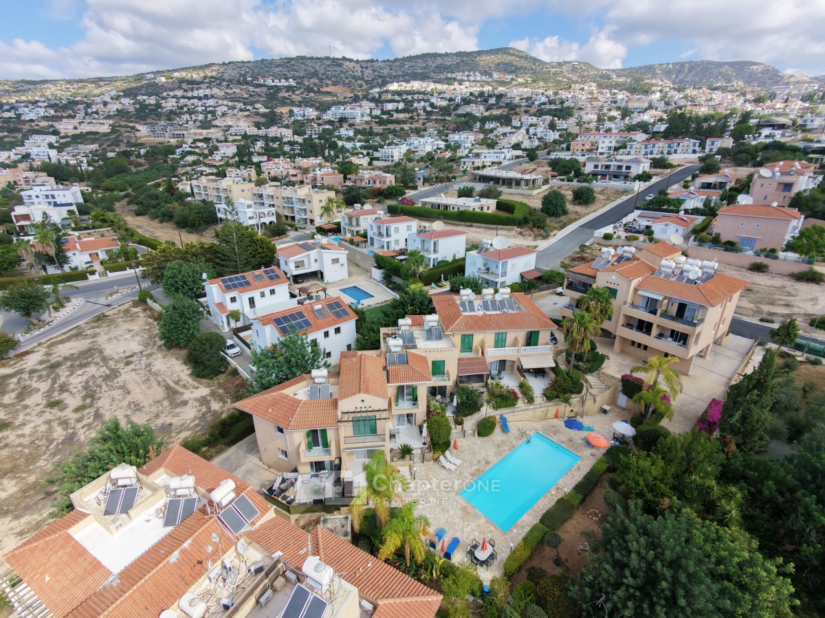 Townhouse For Sale  in  Peyia