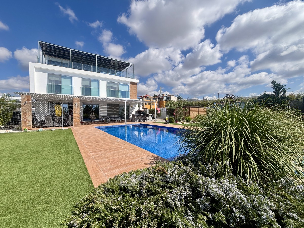 Detached Villa For Sale  in  Peyia - Coral Bay