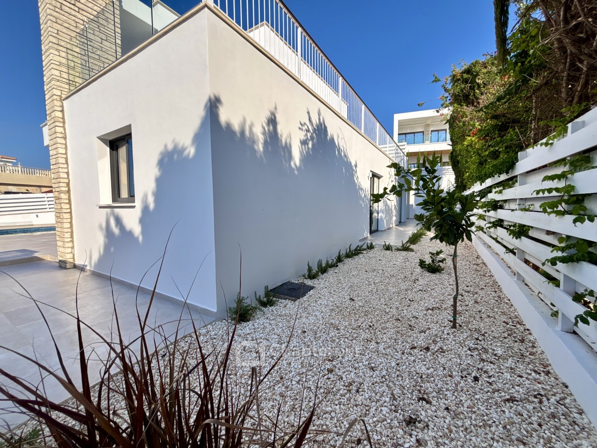 Detached Villa For Sale  in  Peyia - St. George