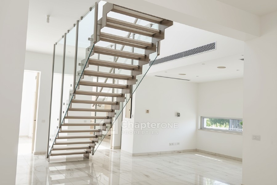 Detached Villa For Sale  in  Strovolos - Chryseleousa